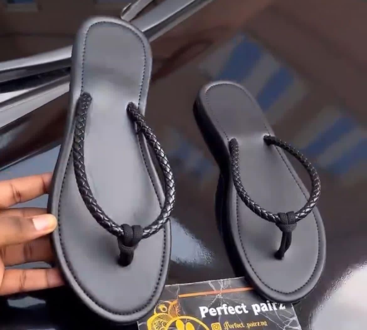 Afrik Slip – On Sandals 8